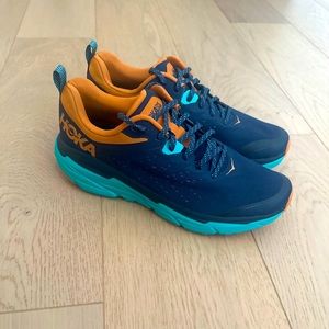 Hoka Challenger ATR 6